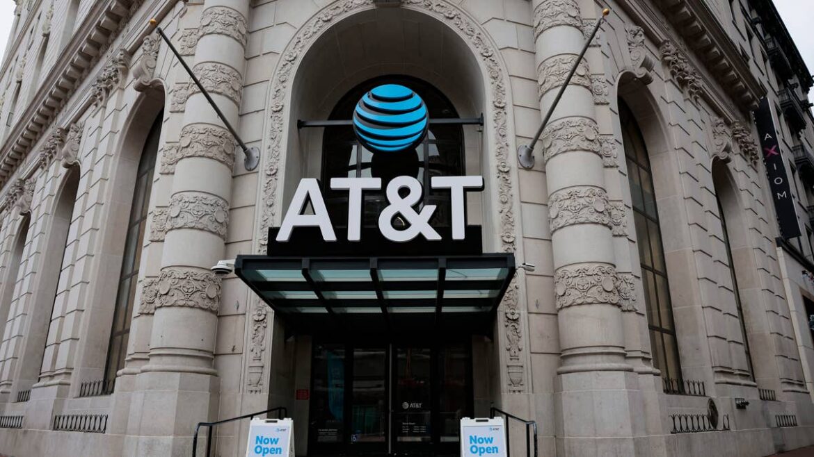AT&T stands to gain as Verizon loses a customer related battle
