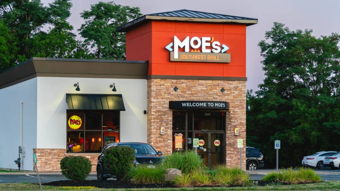 Bankrupt Mexican fast-food chain operator closes 47 locations