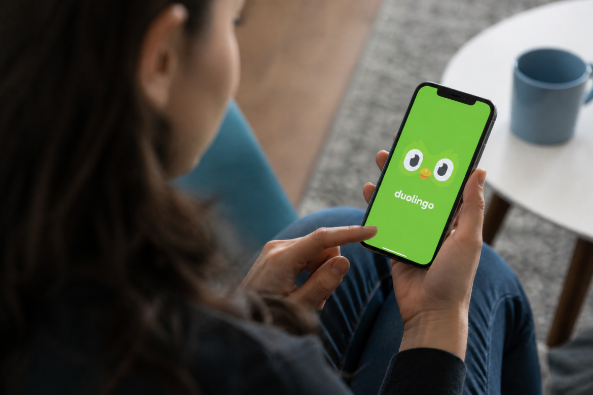 Duolingo stock surges 5% as this analyst sees 42% upside