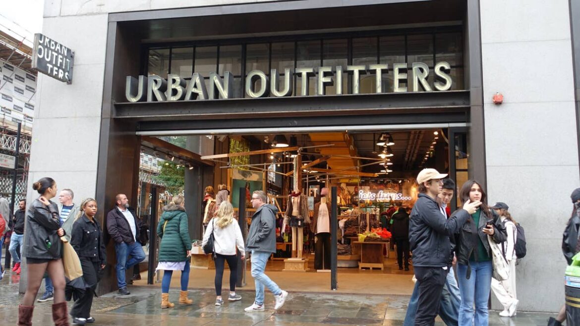 Hip fashion retailer closes more stores in 2026