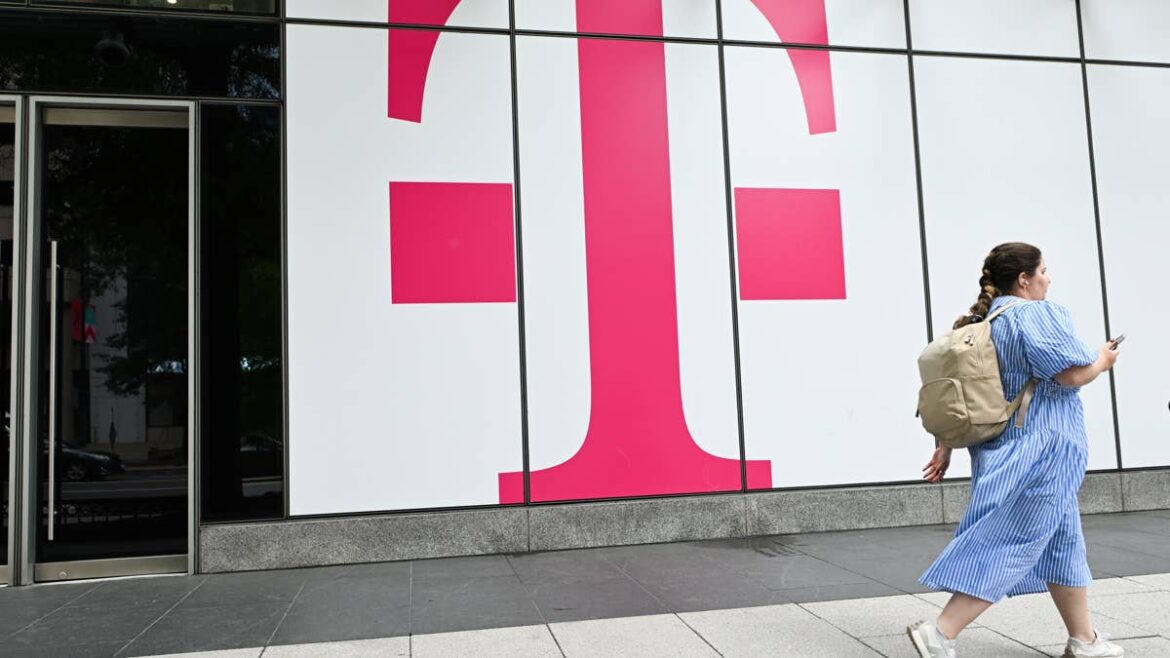T-Mobile plans to limit customer discounts with new phone plans